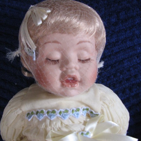 Sleeping Suzy Birthday Doll - Picture 2 of 6